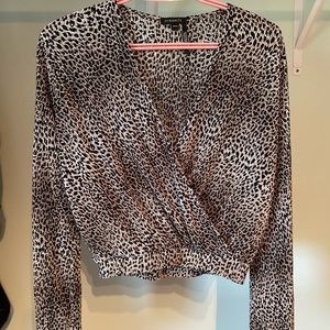 Blouse léopard dynamite croisée à l’avant